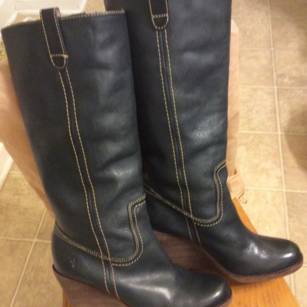 Frye - Picture 2 of 3